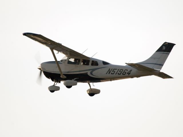 Cessna 206 Stationair (N51964) - Take off runway 26.