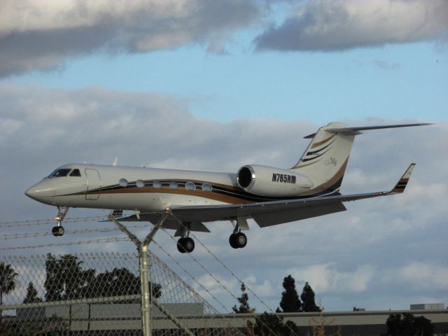 Gulfstream Aerospace Gulfstream IV (N765RM) - Landing RWY 30