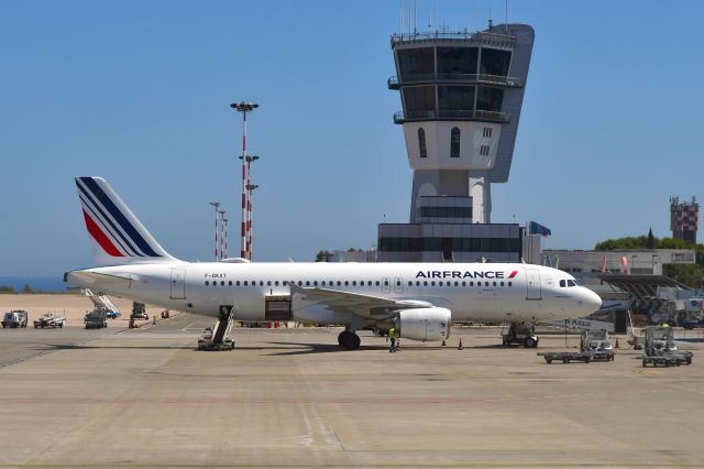 Airbus A320 (F-GKXT) - Air France Airbus A320-214 F-GKXT in Bari 