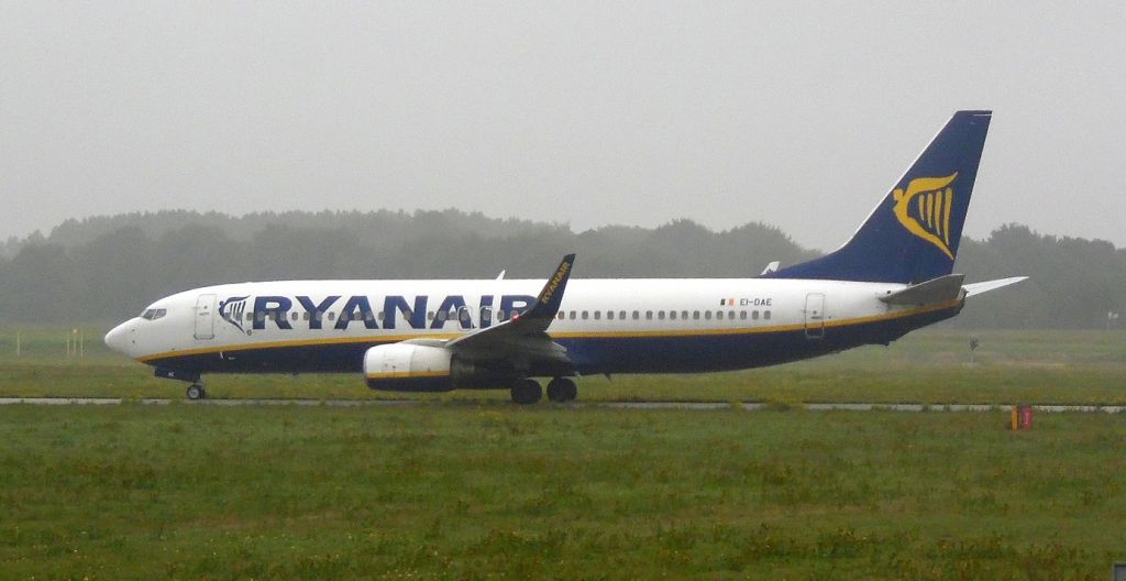 Boeing 737-800 (EI-FEE)