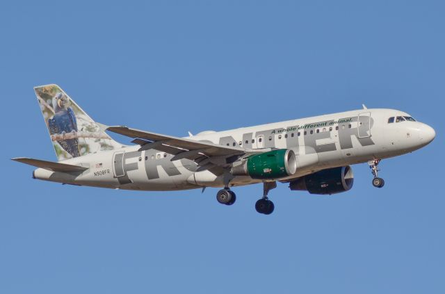 Airbus A319 (N908FR) - The parrot drops into Denver via the long runway, 16R.