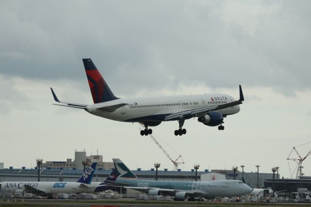 Boeing 757-200 (N546US) - 21 June 2015:ROR-NRT