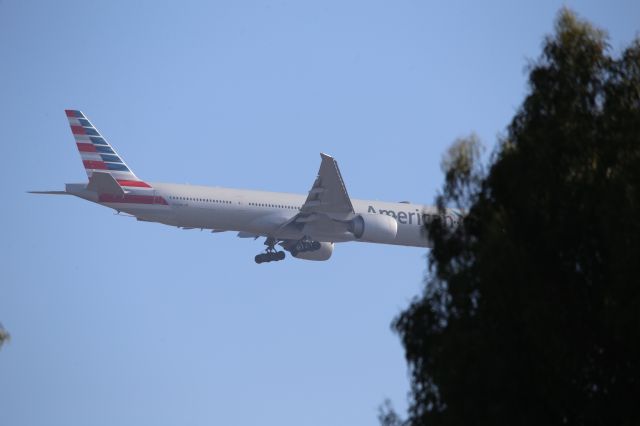 BOEING 777-300ER (N722AN)