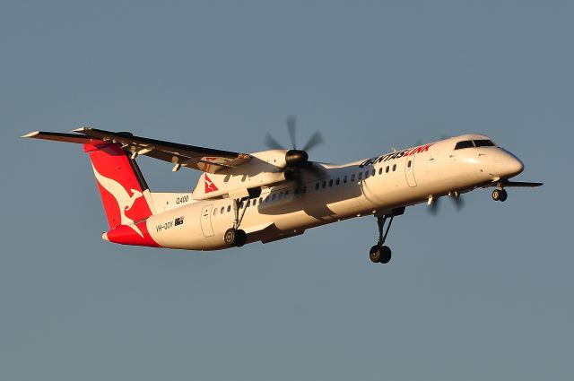 de Havilland Dash 8-300 (VH-QOV)