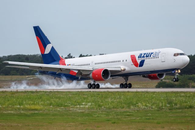 BOEING 767-300 (D-AZUC)