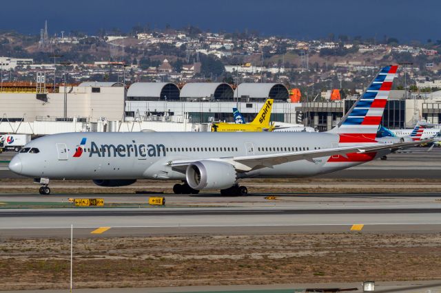 Boeing 787-9 Dreamliner (N829AN)