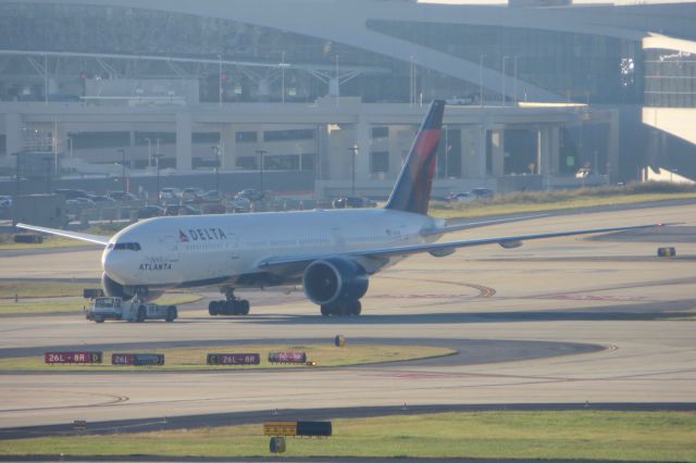 BOEING 777-200LR (N702DN) - Delta Airlines 777-200 "The Spirit Of Atlanta" 10/11/13