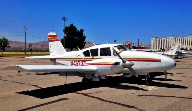 Piper Cherokee (N4332T)