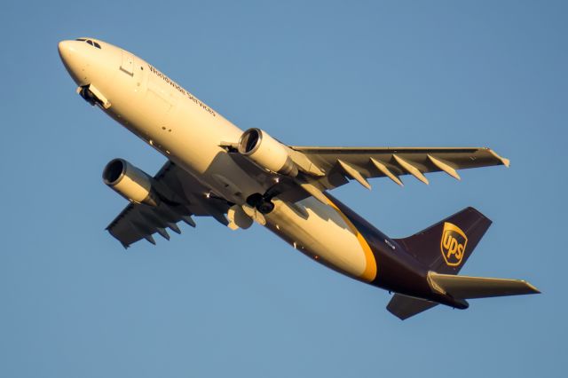 Airbus A300F4-600 (N127UP)