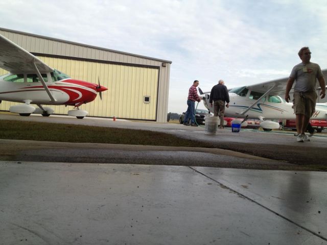 Cessna Skylane (N52718) - Wash N Wax