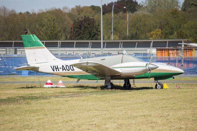 Piper Seneca (VH-AOQ) - Piper PA-34-200T Seneca (VH-AOQ) at Canberra Airport