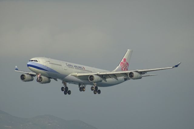 Airbus A340-300 (B-18803)