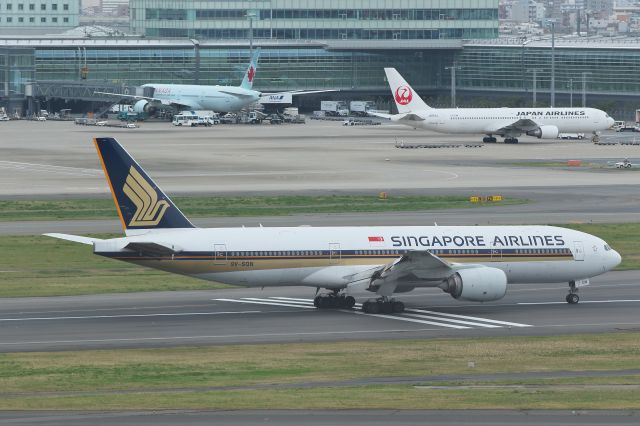 Boeing 777-200 (9V-SQN) - Singapore Airlines Boeing 777-212/ER