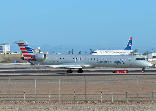 Canadair Regional Jet CRJ-900 (N241LR)