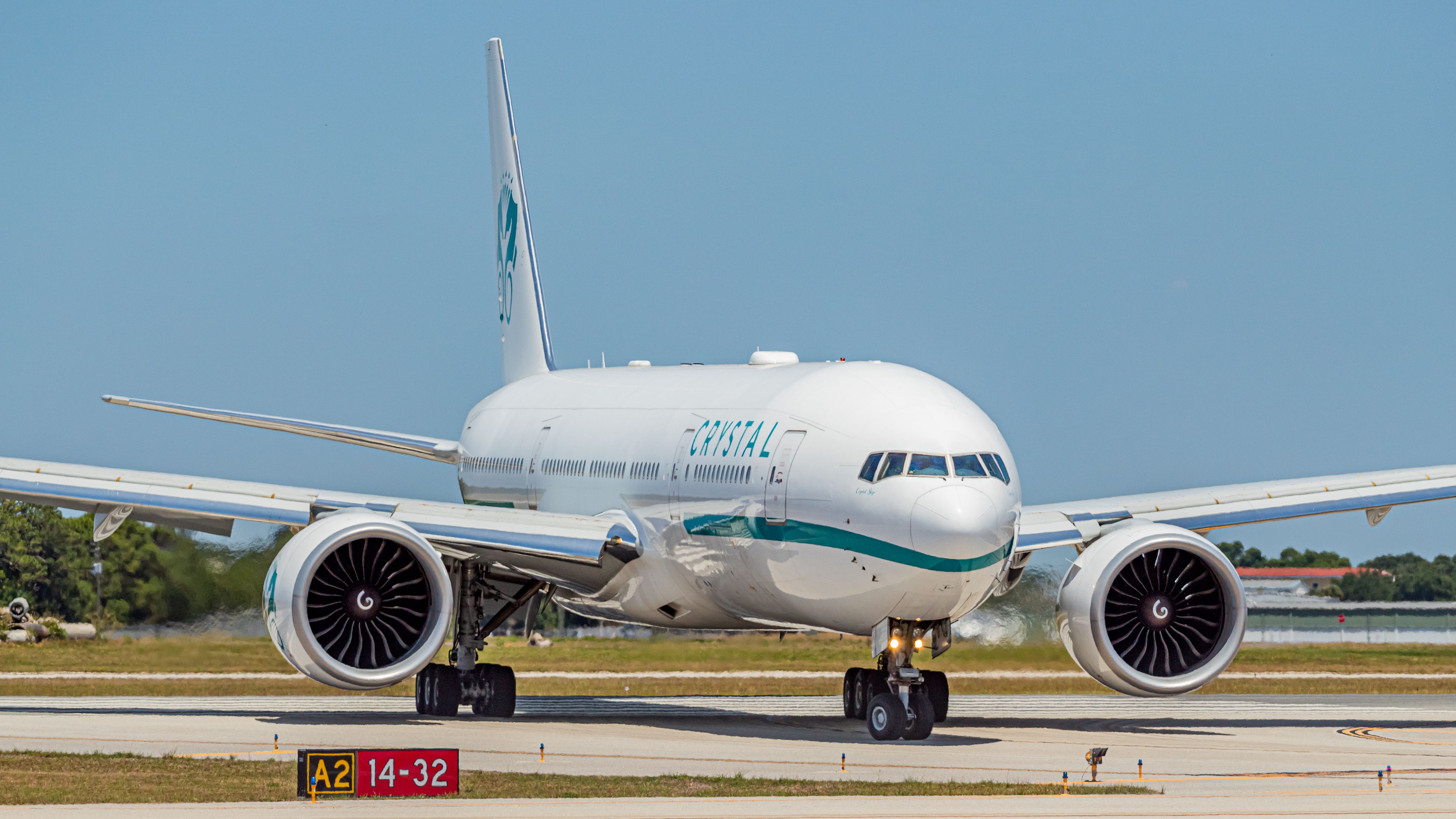 BOEING 777-200LR (P4-XTL)