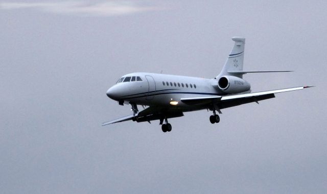 Dassault Falcon 2000 (N192HA) - On final is this 1998 Dassault Falcon 2000 in the Autumn of 2018.