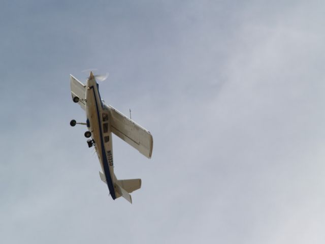 HELIO U-10 Super Courier (N613SD) - Demo of the only turbine Helio tri-gear at extreme AOA with the slats fully deployed. Airspeed about 25-30 MPH