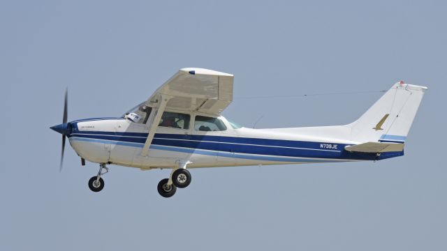 Cessna Skyhawk (N739JE) - Airventure 2019