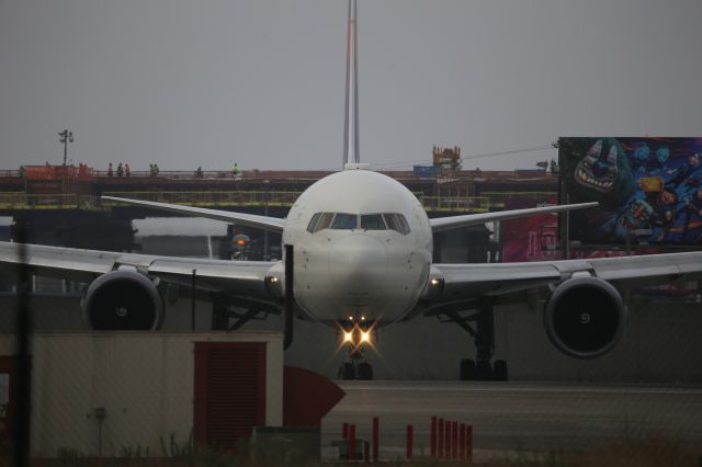 BOEING 767-400 (N835MH)