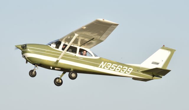 Cessna Skyhawk (N35639) - Airventure 2017