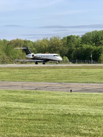 Canadair Challenger 350 (N570FX) - Flexjet Challenger 350 back-taxing on Runway 11, soon to depart towards Denver Centennial APA.  The main runway 34/16 is currently closed for repaving.  