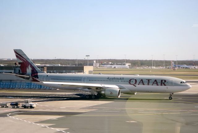 Airbus A330-300 (A7-AED)