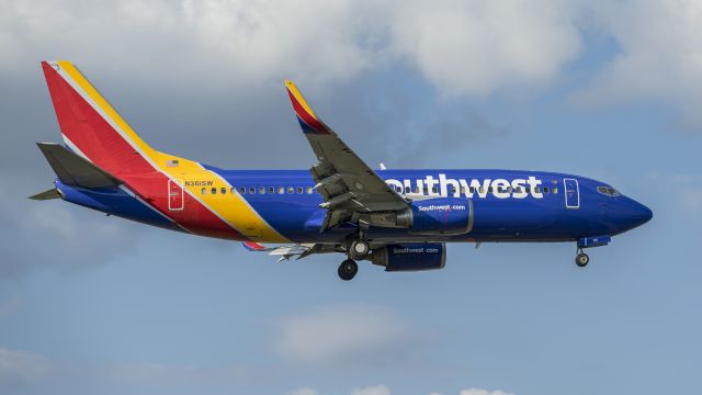 Boeing 737-700 (N361SW) - On short final for 13Rbr /6/10/17