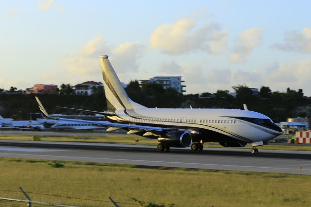 Boeing 737-700 (N301SR) - N301SR departing TNCM @ sunset