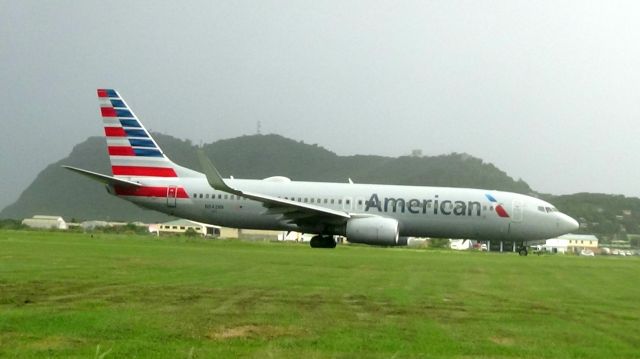 Boeing 737-800 (N842NN)