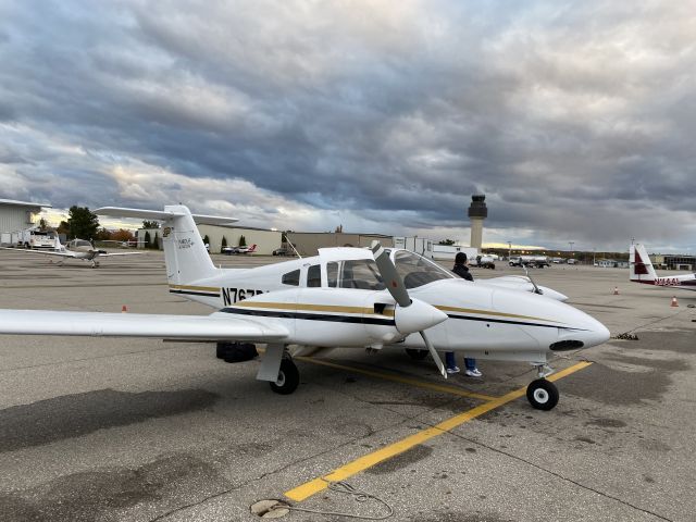 Piper PA-44 Seminole (N767PA) - Preflight checks