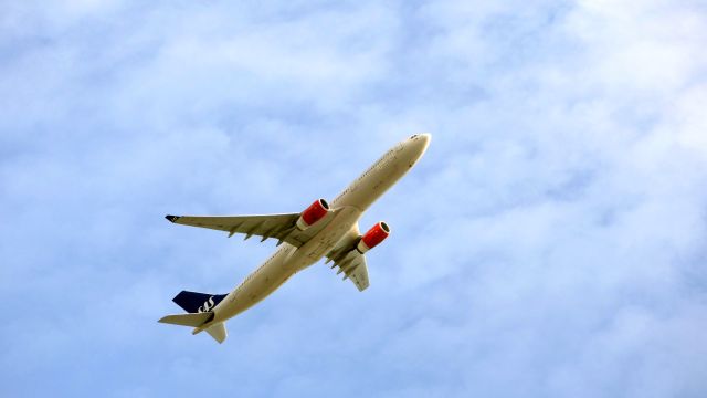 Airbus A330-300 (LN-RKM)