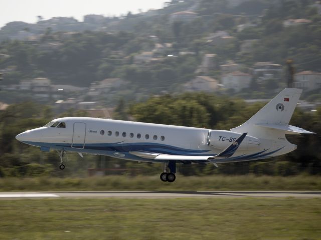 Dassault Falcon 2000 (TC-SGO) - Take off runway 17.