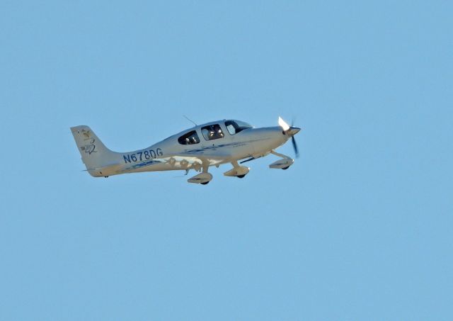 Cirrus SR-20 (N678DG)