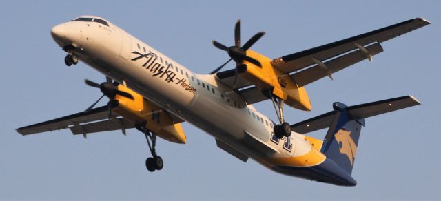 de Havilland Dash 8-400 (N403QX)