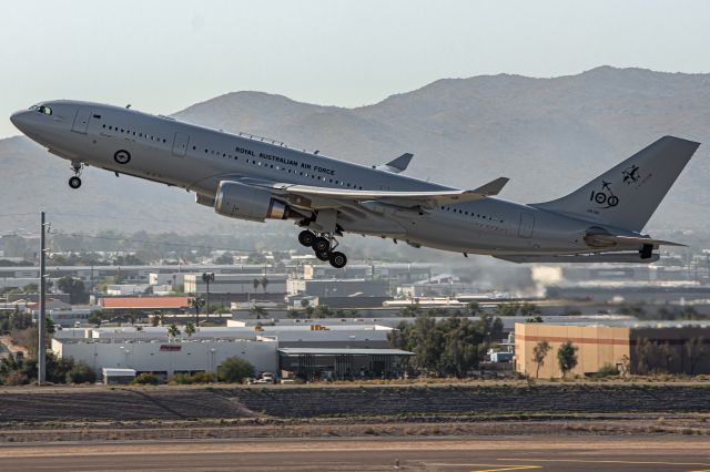 A39002 — - A39-002 Airbus KC-30A (A330-203MRTT) departing KPHX 8 Feb 2021