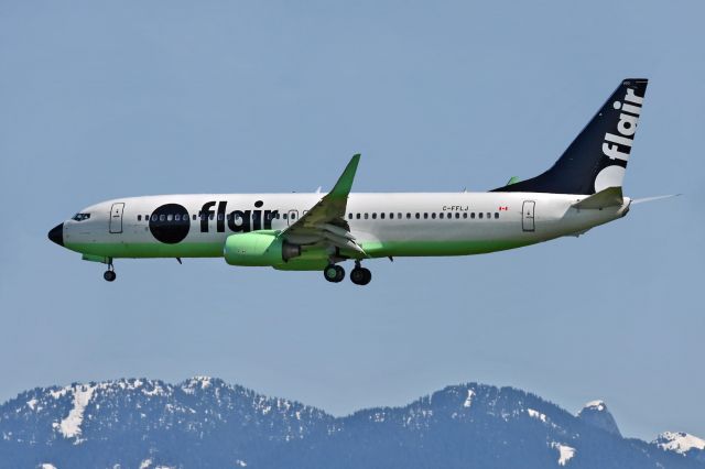 Boeing 737-800 (C-FFLJ)