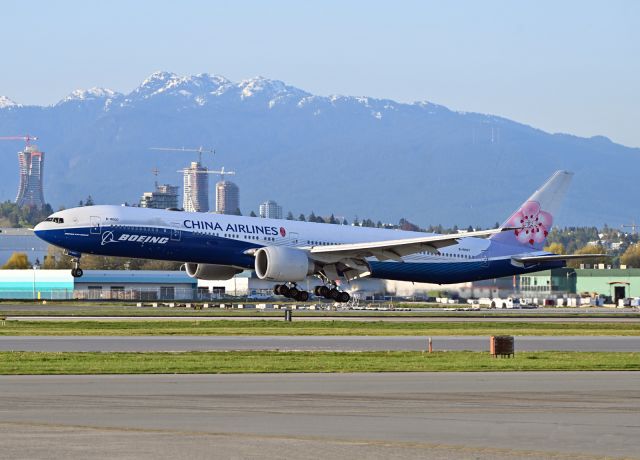 BOEING 777-300ER (B-18007)