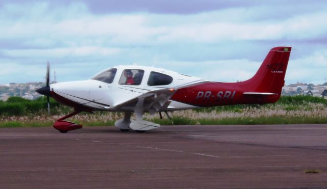 Cirrus SR-22 (PR-SRI)