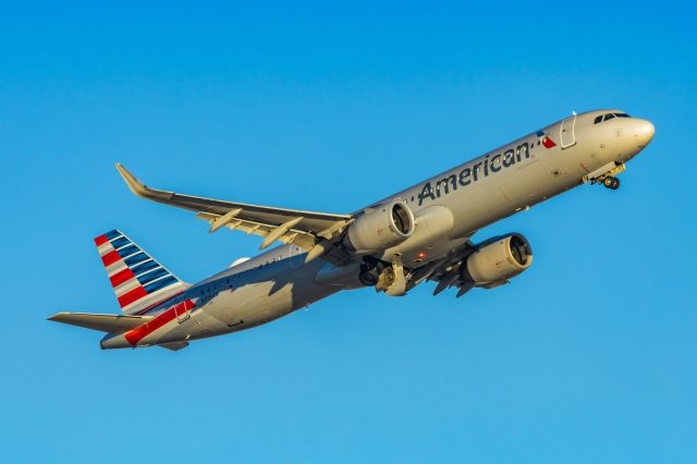 Airbus A321neo (N415AN) - An American Airlines A321 neo taking off from PHX on 1/25/23. Taken with a Canon R7 and Tamron 70-200 G2 lens.