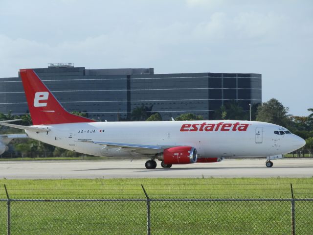 BOEING 737-300 (XA-AJA)