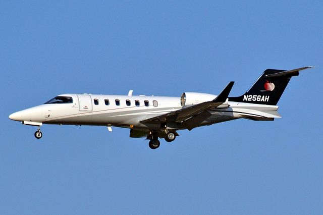 Learjet 40 (N256AH)