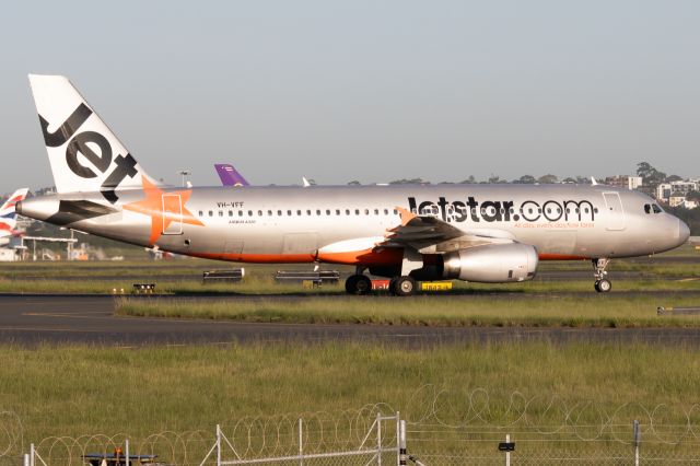 Airbus A320 (VH-VFF)