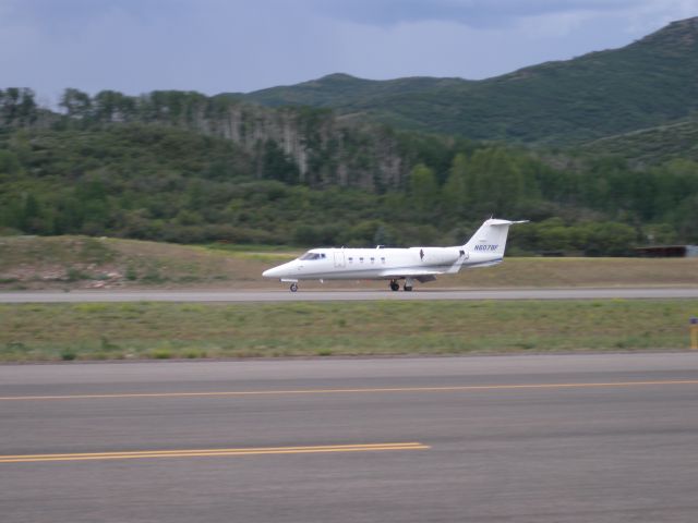 Learjet 55 (N607BF)