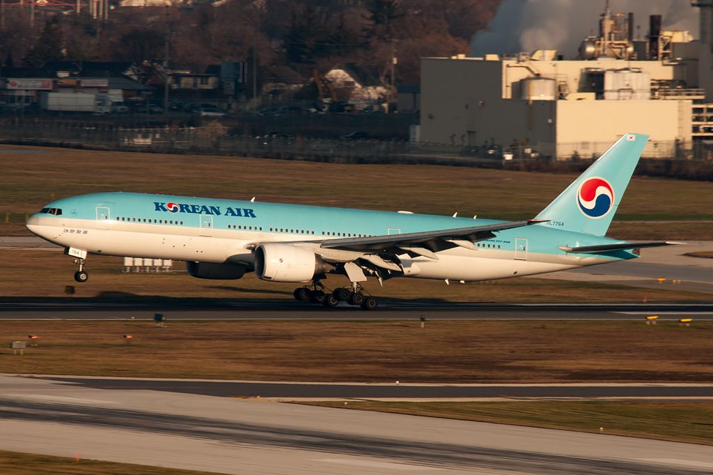 Boeing 777-200 (HL7764)