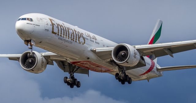 BOEING 777-300ER (A6-ECF) - After a brief return of the A380 Emirates decided to scale back to the 777 for the foreseeable. Here, EK241 heavy from Dubai is about to land on runway 23