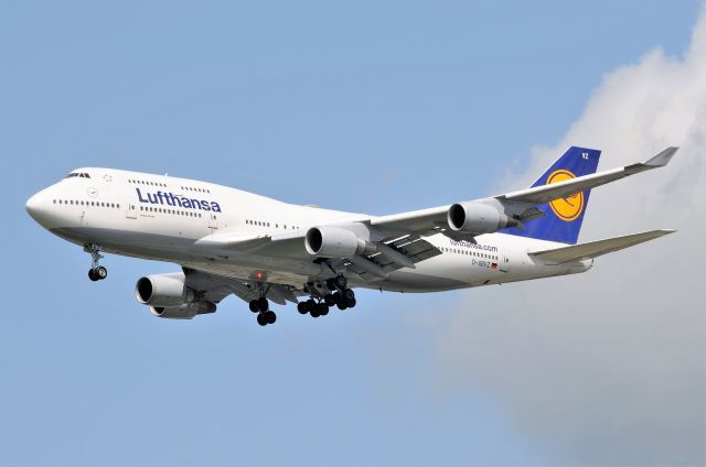 Boeing 747-400 (D-ABVZ)