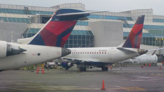 Canadair Regional Jet CRJ-700 (N720EV)