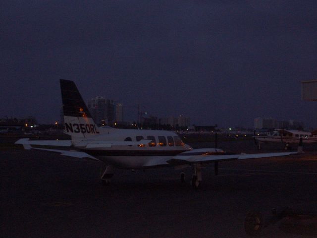 Piper Navajo (N350RL)