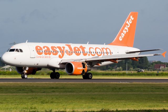 Airbus A319 (G-EZBZ)