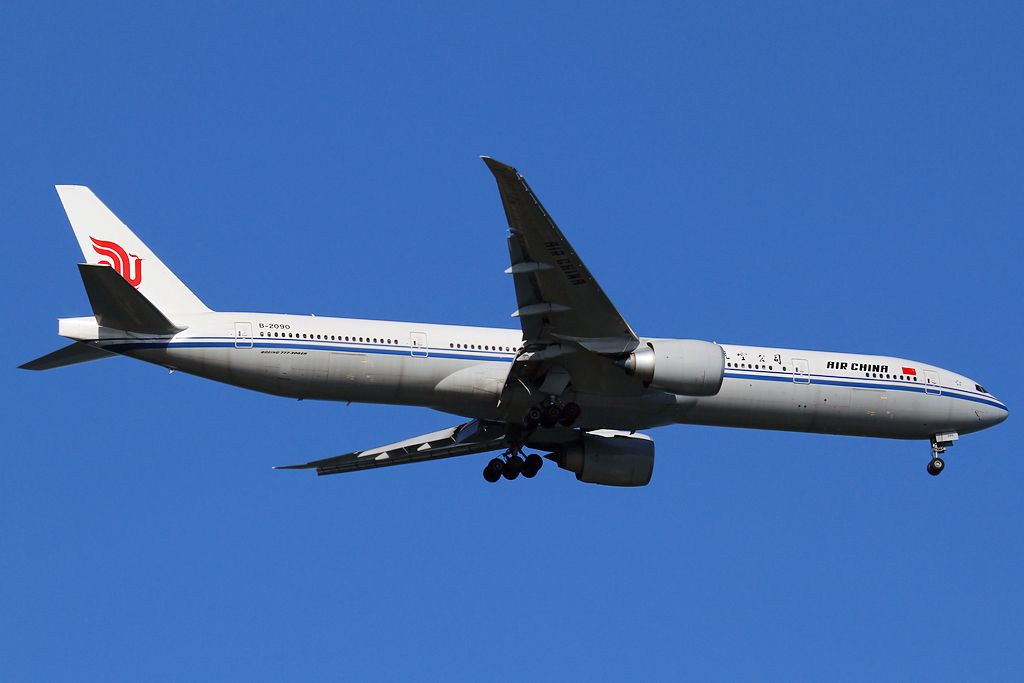 BOEING 777-300 (B-2090)